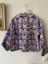 Ladda upp bild till gallerivisning, Vändbar quiltad jacka M