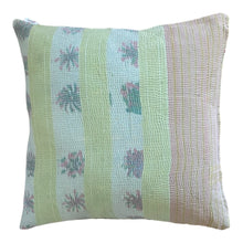 Ladda upp bild till gallerivisning, Vintage Kantha Kuddfodral (One-of-a kind)