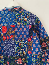 Ladda upp bild till gallerivisning, Vändbar quiltad jacka M