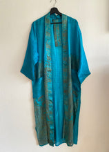 Ladda upp bild till gallerivisning, Sidenkimono ( One of a kind )