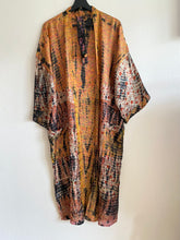 Ladda upp bild till gallerivisning, Sidenkimono ( One of a kind )