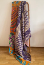 Ladda upp bild till gallerivisning, Vintage kantha Saaripläd / överkast