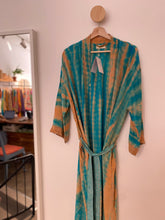 Ladda upp bild till gallerivisning, Crepe silk kimono ( One- of a - Kind)