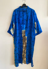 Ladda upp bild till gallerivisning, Sidenkimono ( One of a kind )
