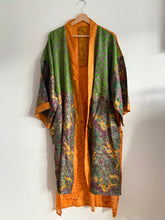 Ladda upp bild till gallerivisning, Sidenkimono ( One-of a-kind )