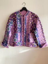 Ladda upp bild till gallerivisning, Vändbar quiltad jacka .M