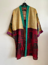 Ladda upp bild till gallerivisning, Sidenkimono ( One of a kind )