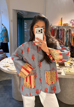 Ladda upp bild till gallerivisning, Vändbar quiltad jacka L/ XL