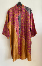Ladda upp bild till gallerivisning, Sidenkimono ( One of a kind )