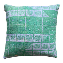 Ladda upp bild till gallerivisning, Vintage Kantha Kuddfodral (One-of-a kind)