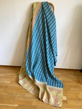 Ladda upp bild till gallerivisning, Vintage kantha Saaripläd / överkast