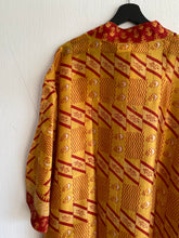 Ladda upp bild till gallerivisning, Sidenkimono ( One of a kind )
