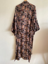 Ladda upp bild till gallerivisning, Crepe Silk kimono ( One- of a - Kind)