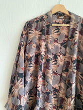 Ladda upp bild till gallerivisning, Crepe Silk kimono ( One- of a - Kind)
