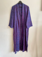 Ladda upp bild till gallerivisning, Sidenkimono ( One of a kind )