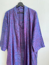 Ladda upp bild till gallerivisning, Sidenkimono ( One of a kind )