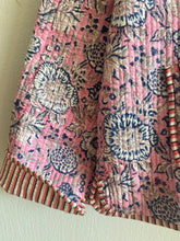 Ladda upp bild till gallerivisning, Vändbar quiltad jacka L