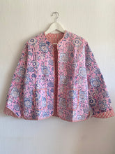 Ladda upp bild till gallerivisning, Vändbar quiltad jacka L