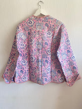 Ladda upp bild till gallerivisning, Vändbar quiltad jacka L