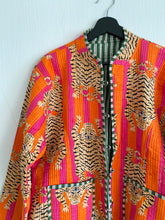 Ladda upp bild till gallerivisning, Vändbar quiltad jacka M