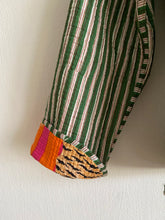 Ladda upp bild till gallerivisning, Vändbar quiltad jacka M