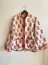 Ladda upp bild till gallerivisning, Vändbar quiltad jacka. M