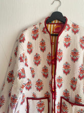 Ladda upp bild till gallerivisning, Vändbar quiltad jacka. M