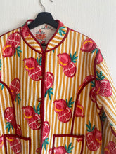 Ladda upp bild till gallerivisning, Vändbar quiltad jacka. M