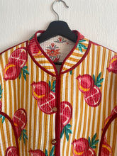 Ladda upp bild till gallerivisning, Vändbar quiltad jacka. M