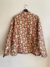 Ladda upp bild till gallerivisning, Vändbar quiltad jacka .M