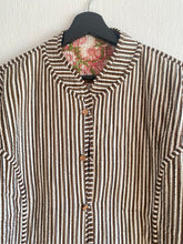 Ladda upp bild till gallerivisning, Vändbar quiltad jacka .M