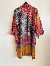 Ladda upp bild till gallerivisning, Sidenkimono ( One of a kind )