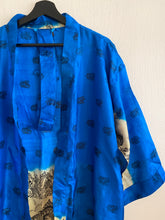 Ladda upp bild till gallerivisning, Sidenkimono ( One of a kind )