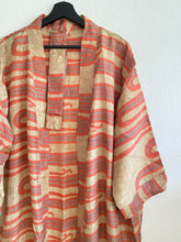 Ladda upp bild till gallerivisning, Sidenkimono ( One of a kind )