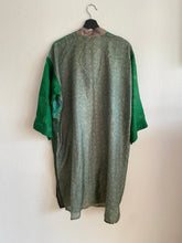 Ladda upp bild till gallerivisning, Sidenkimono ( One of a kind )