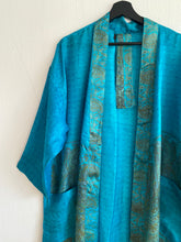 Ladda upp bild till gallerivisning, Sidenkimono ( One of a kind )