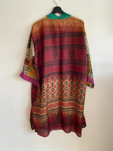 Ladda upp bild till gallerivisning, Sidenkimono ( One of a kind )