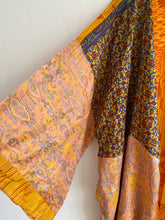 Ladda upp bild till gallerivisning, Sidenkimono ( One of a kind )