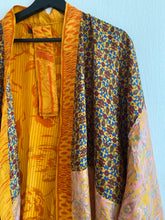 Ladda upp bild till gallerivisning, Sidenkimono ( One of a kind )