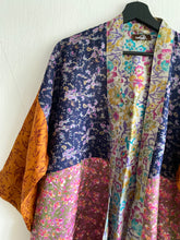 Ladda upp bild till gallerivisning, Sidenkimono ( One of a kind )