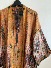 Ladda upp bild till gallerivisning, Sidenkimono ( One of a kind )