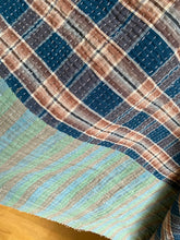 Ladda upp bild till gallerivisning, Vintage kantha Saaripläd / överkast