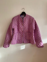 Ladda upp bild till gallerivisning, Vändbar quiltad jacka .M