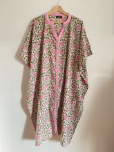 Ladda upp bild till gallerivisning, Kaftanklänning (Handtryckt bomull)