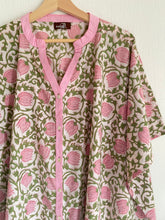 Ladda upp bild till gallerivisning, Kaftanklänning (Handtryckt bomull)