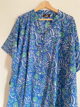 Ladda upp bild till gallerivisning, Kaftanklänning (Handtryckt bomull)