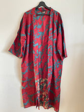Ladda upp bild till gallerivisning, Sidenkimono ( One of a kind )
