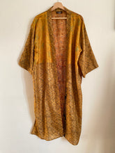 Ladda upp bild till gallerivisning, Sidenkimono ( One of a kind )