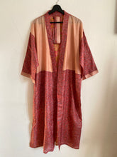 Ladda upp bild till gallerivisning, Sidenkimono ( One of a kind )
