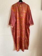 Ladda upp bild till gallerivisning, Sidenkimono ( One of a kind )